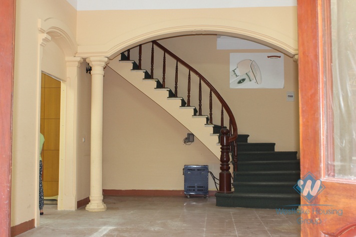 Unfurnished house available for rent in Nghi Tam street, Tay Ho, Hanoi